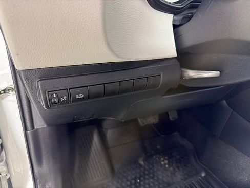 Used 2020 Toyota Corolla LE image 14