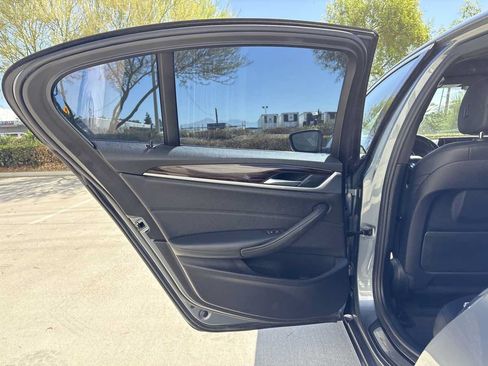 Used 2019 BMW 530i w/ Convenience Package RWD image 12