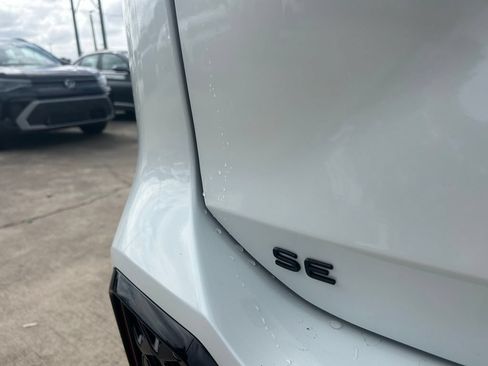 New 2026 Volkswagen Tiguan SE R-Line FWD image 30