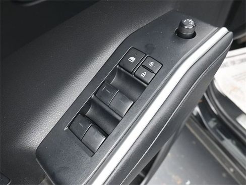 Used 2023 Toyota Highlander LE image 14