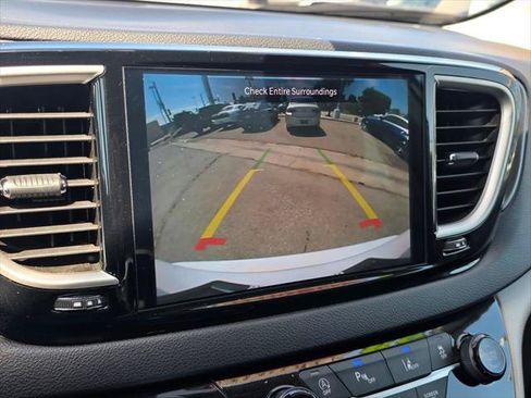 Certified 2024 Chrysler Pacifica Touring-L FWD image 27