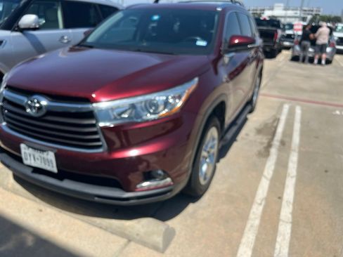 Used 2014 Toyota Highlander Limited FWD image 2