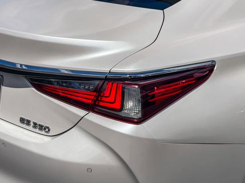 Used 2019 Lexus ES 350 w/ Premium Package FWD image 8