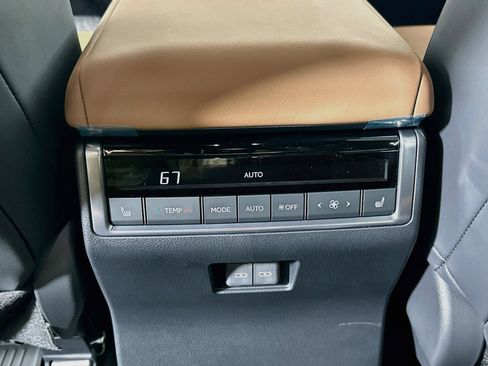 Used 2025 Lexus GX 550 w/ Accessory Package (2T) AWD/4WD image 24