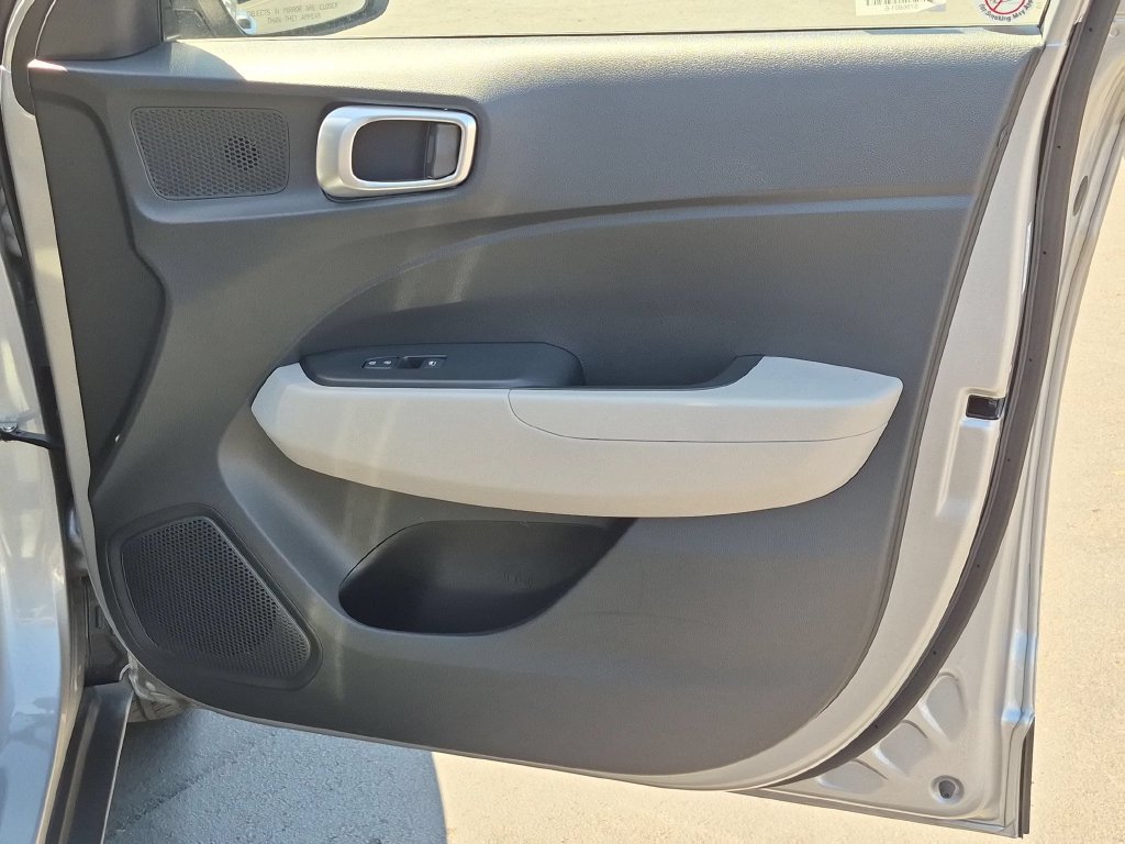 Used 2025 Hyundai Venue SEL FWD image 32