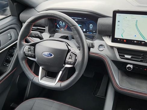 Used 2025 Ford Explorer ST-Line image 5