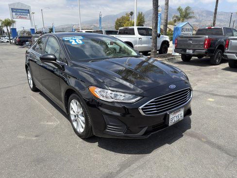Used 2020 Ford Fusion SE FWD image 2