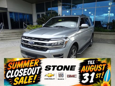 Used 2022 Ford Expedition Limited AWD/4WD image 3