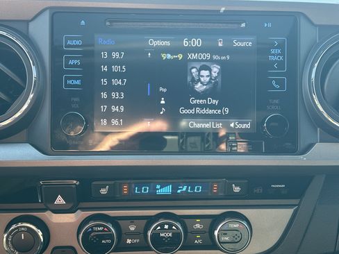 Used 2016 Toyota Tacoma TRD Off-Road w/ Premium & Technology Package AWD/4WD image 28