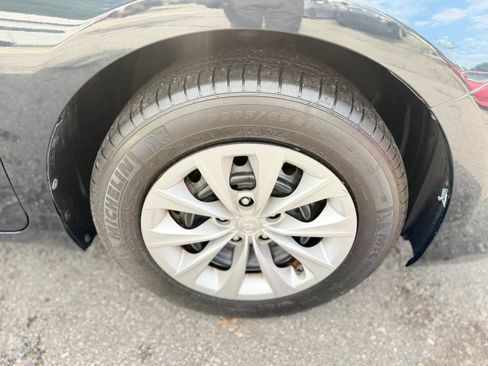 Used 2015 Toyota Camry LE FWD image 8