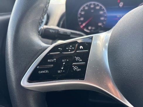 Used 2025 Mercedes-Benz GLB 250 image 11