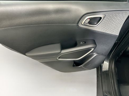 Used 2025 Kia Soul LX w/ LX Technology Package image 23