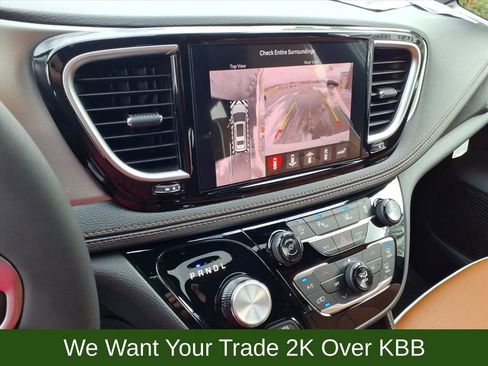 New 2026 Chrysler Pacifica Pinnacle w/ Trailer Tow Group AWD/4WD image 16