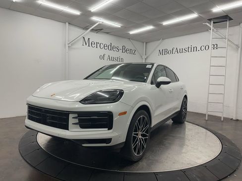 Used 2024 Porsche Cayenne Coupe image 3