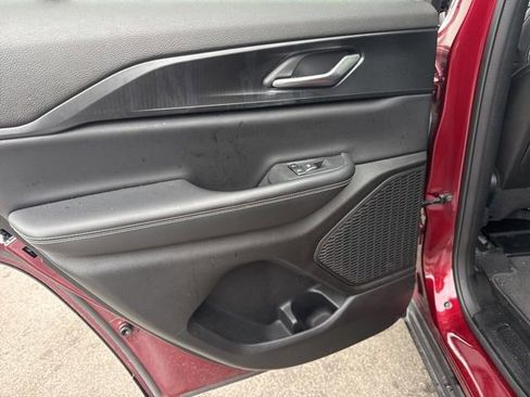 Used 2023 Jeep Grand Cherokee Laredo image 18