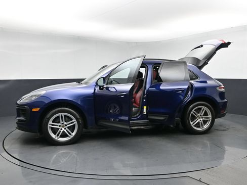 Used 2022 Porsche Macan AWD/4WD image 25