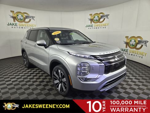 New 2026 Mitsubishi Outlander SE image 1