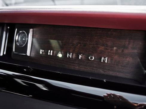 Used 2024 Rolls-Royce Phantom Sedan RWD image 57