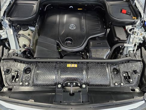 Used 2024 Mercedes-Benz GLS 450 4MATIC image 10