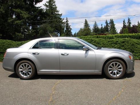 Used 2011 Chrysler 300 C RWD image 13