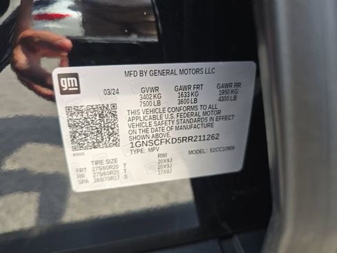 Used 2024 Chevrolet Suburban Premier RWD image 32