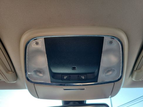 Used 2019 Chrysler 300 Touring w/ Chrome Appearance Package image 22