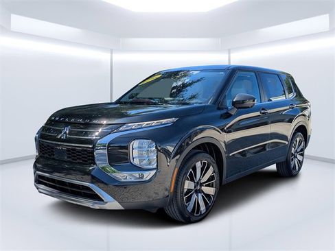 New 2025 Mitsubishi Outlander SE image 7