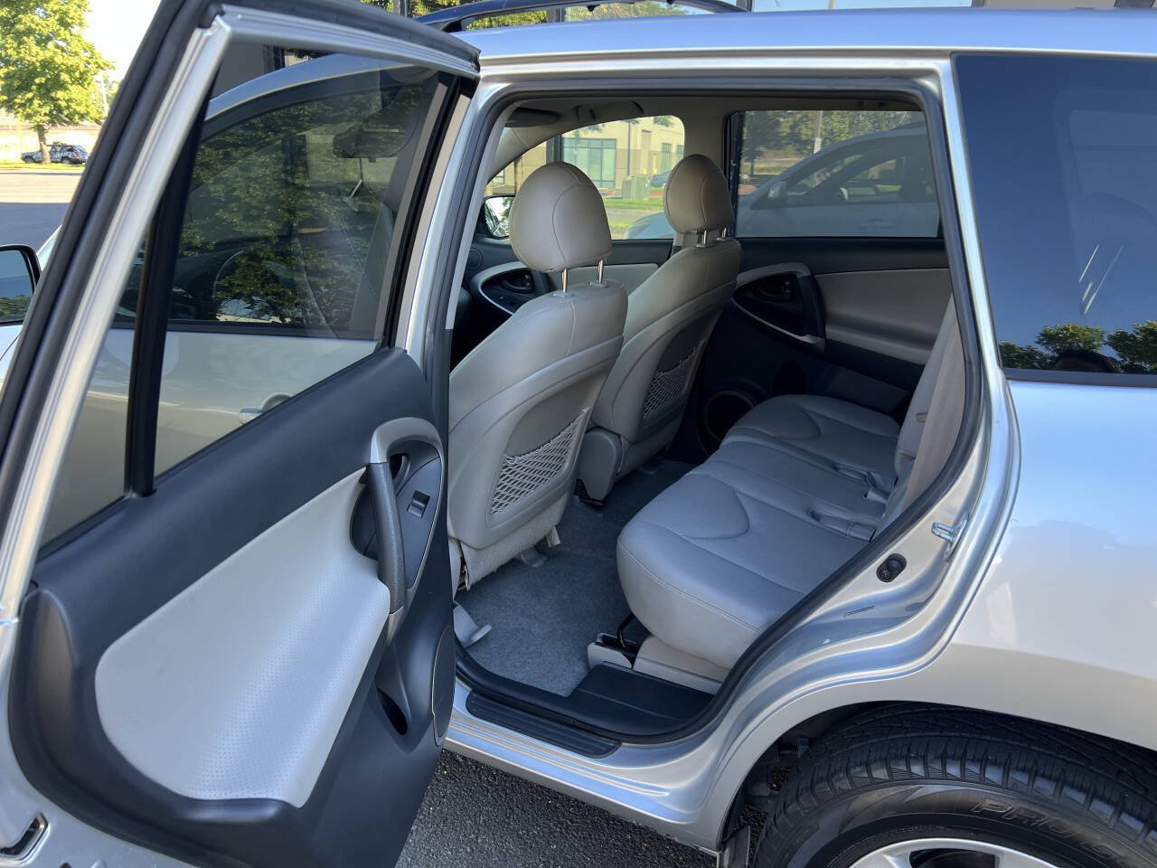 Used 2007 Toyota RAV4 Limited FWD image 8