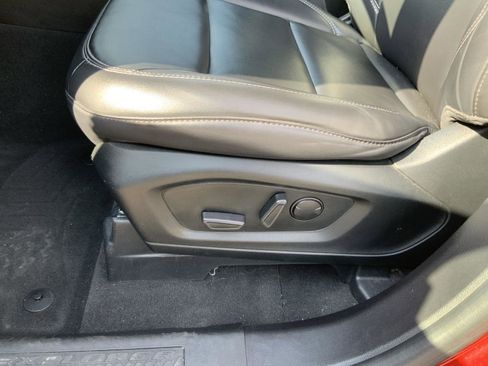 Used 2022 Ford Explorer XLT w/ Equipment Group 202A AWD/4WD image 26