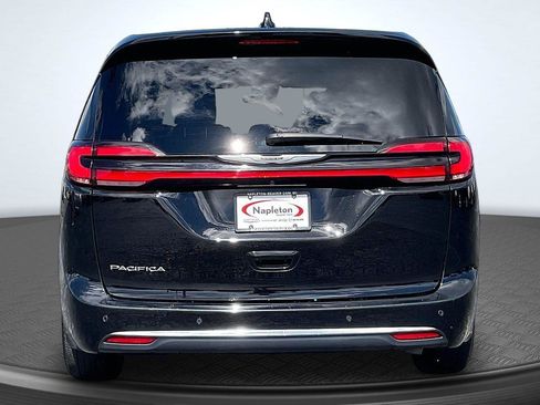 Used 2025 Chrysler Pacifica Select FWD image 4