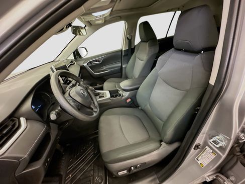 Used 2025 Toyota RAV4 XLE image 13