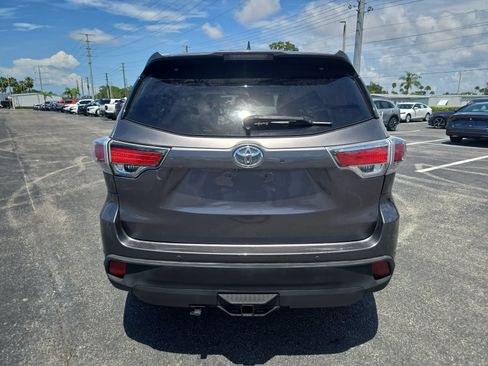 Used 2014 Toyota Highlander Limited w/ Driver Technology Package FWD image 5