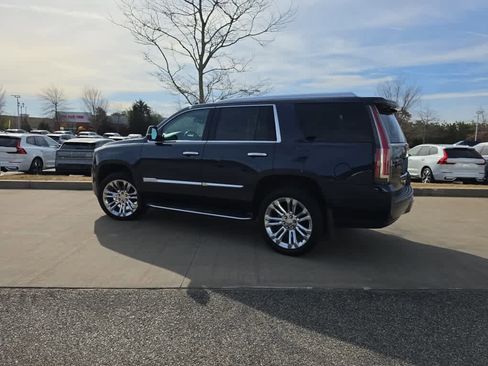 Used 2019 Cadillac Escalade Luxury w/ LPO, Radiant Package image 4