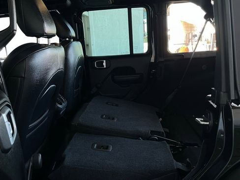 Used 2022 Jeep Wrangler Unlimited Sport image 28