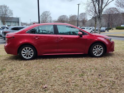 Used 2020 Toyota Corolla XLE image 9