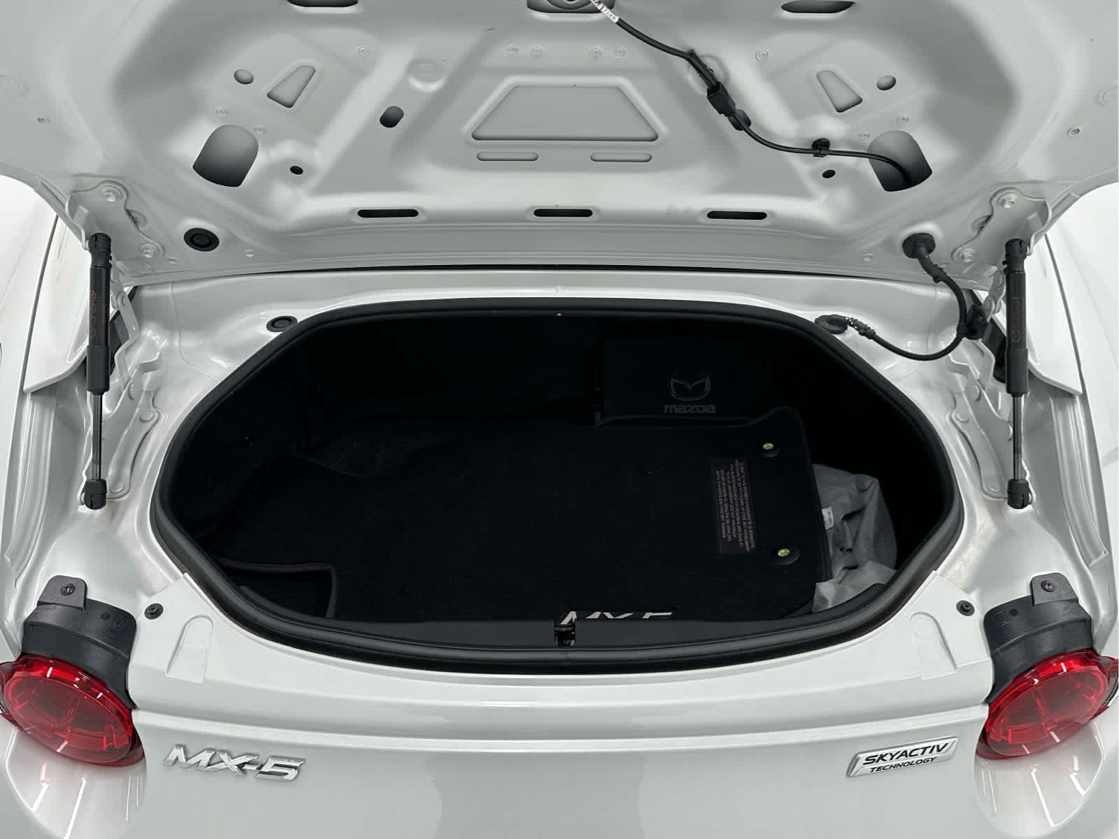 Used 2017 MAZDA MX-5 Miata RF Grand Touring RWD image 36