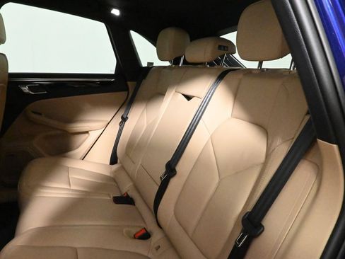 Used 2025 Porsche Macan AWD/4WD image 40