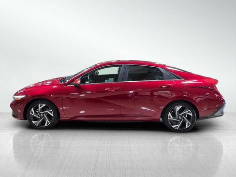 Certified 2025 Hyundai Elantra Limited image 4