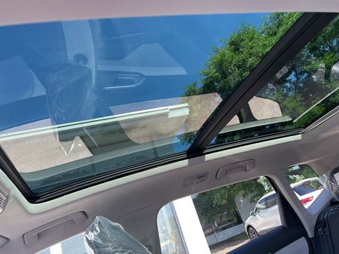 New 2025 Volkswagen Taos SE image 15