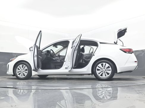 Certified 2025 Nissan Sentra S FWD image 41