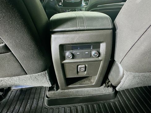 Used 2023 Chevrolet Traverse LT FWD image 26
