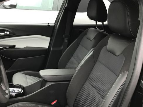 Certified 2025 Chevrolet Trax LT FWD image 8