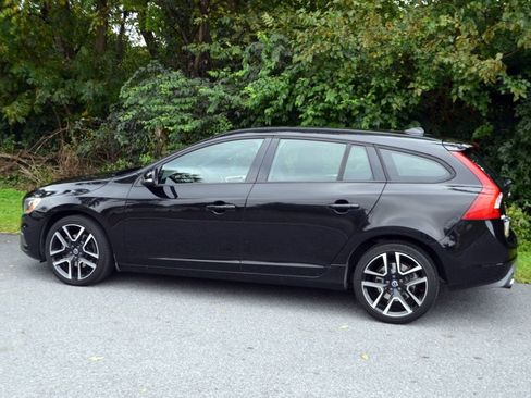 Used 2017 Volvo V60 T5 Dynamic image 33