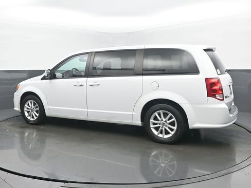 Used 2020 Dodge Grand Caravan SE image 3