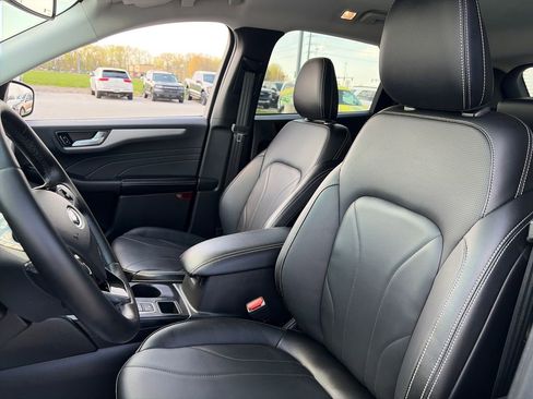 Used 2025 Ford Escape Platinum w/ Premium Technology Package FWD image 16