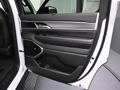 New 2026 Jeep Grand Wagoneer Limited AWD/4WD image 22