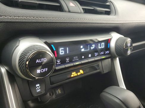 Used 2025 Toyota RAV4 XLE AWD/4WD image 29