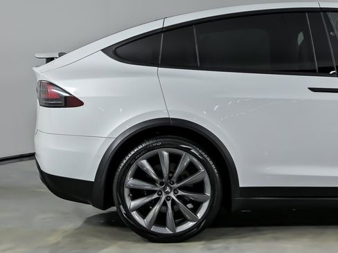 Used 2018 Tesla Model X 75D image 13