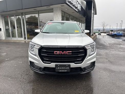 Used 2022 GMC Terrain SLE w/ Driver Convenience Package image 9
