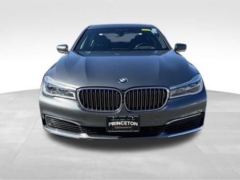 Used 2019 BMW 750i xDrive w/ Executive Package image 2